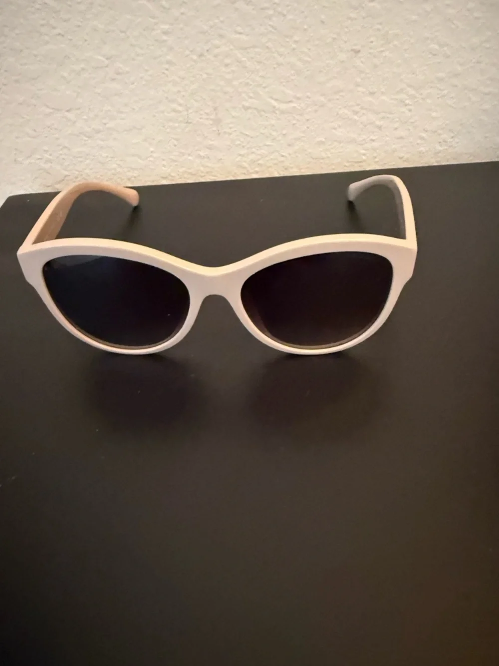 CHANEL Beige Cat-Eye Sunglasses with Dark Lenses - Picture 2 of 4